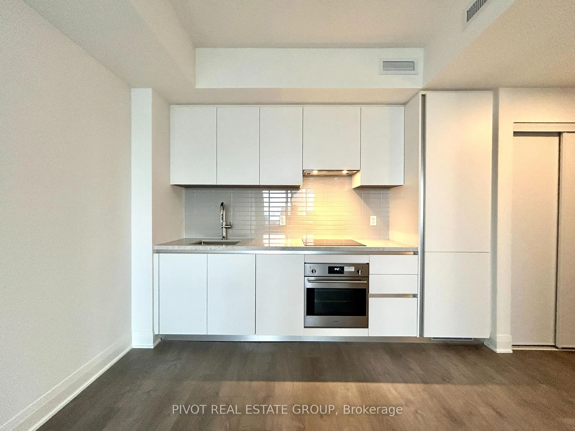 Photo 4 of Unit 3011, 2 Erskine Road, Mississauga, City Centre — HOMEH