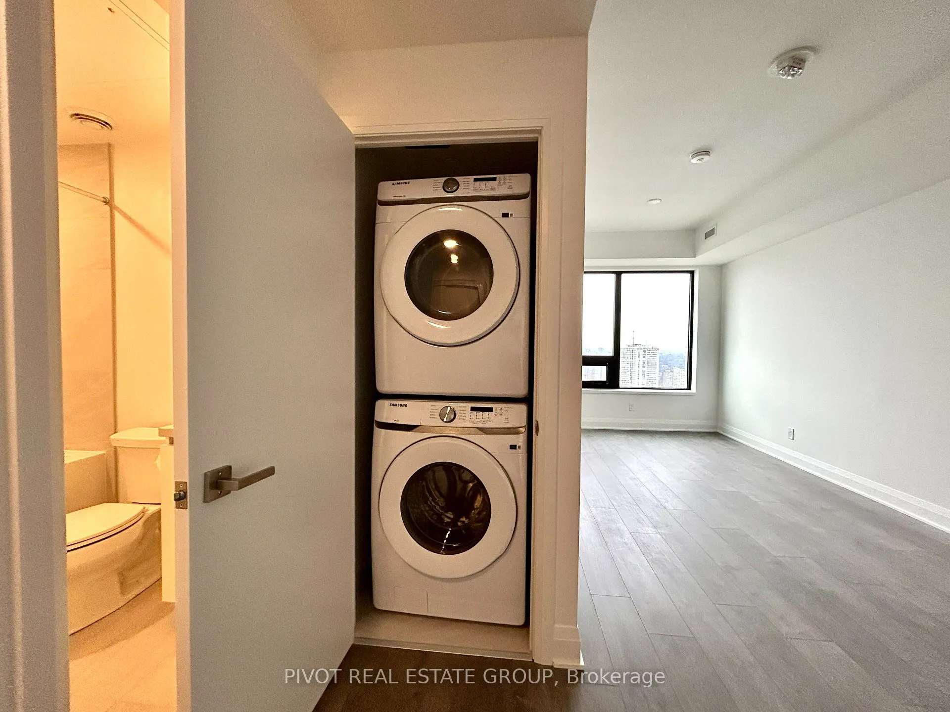 Photo 6 of Unit 3011, 2 Erskine Road, Mississauga, City Centre — HOMEH