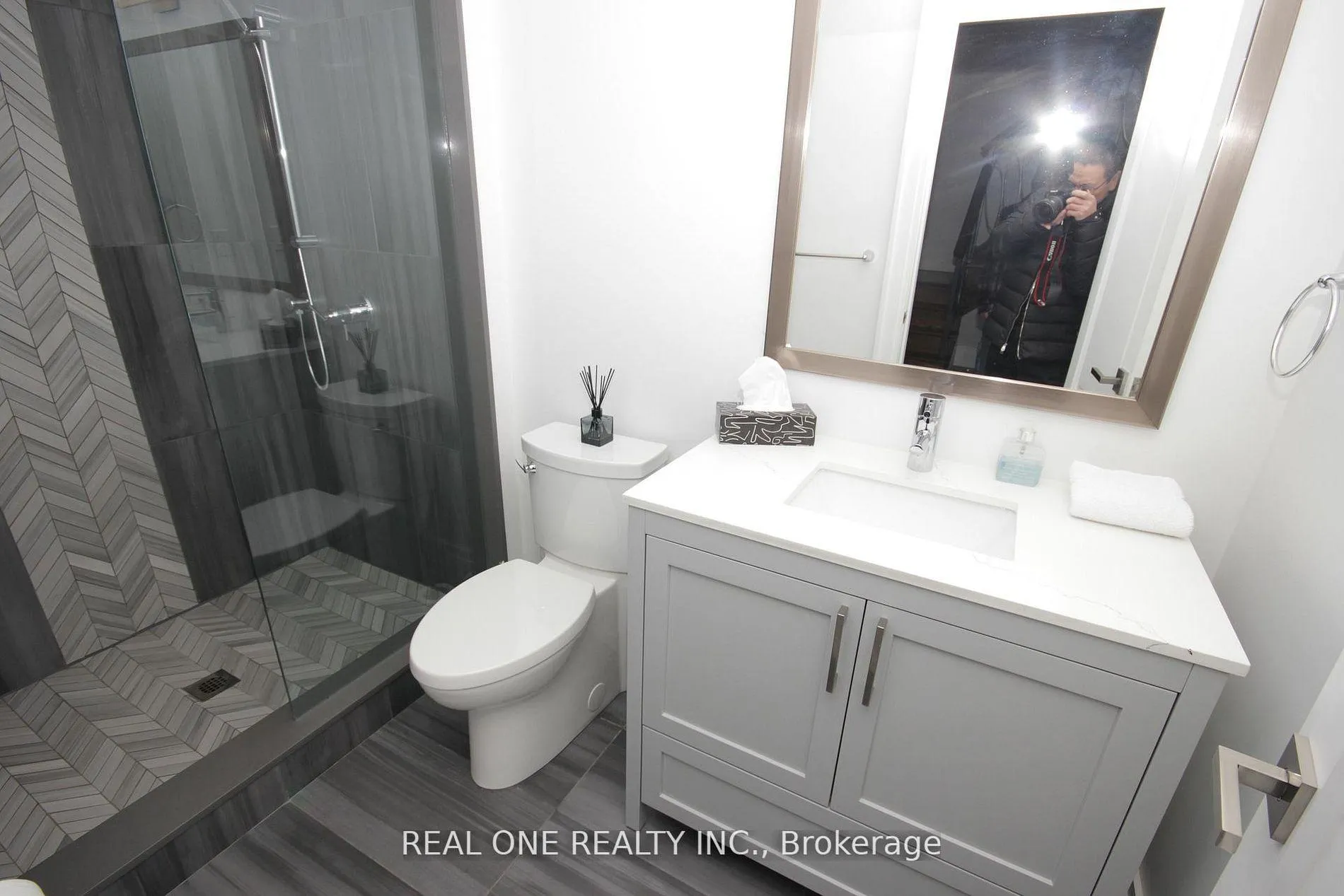 Photo 20 of 36 Binscarth Road, Toronto, Rosedale-Moore Park — HOMEH