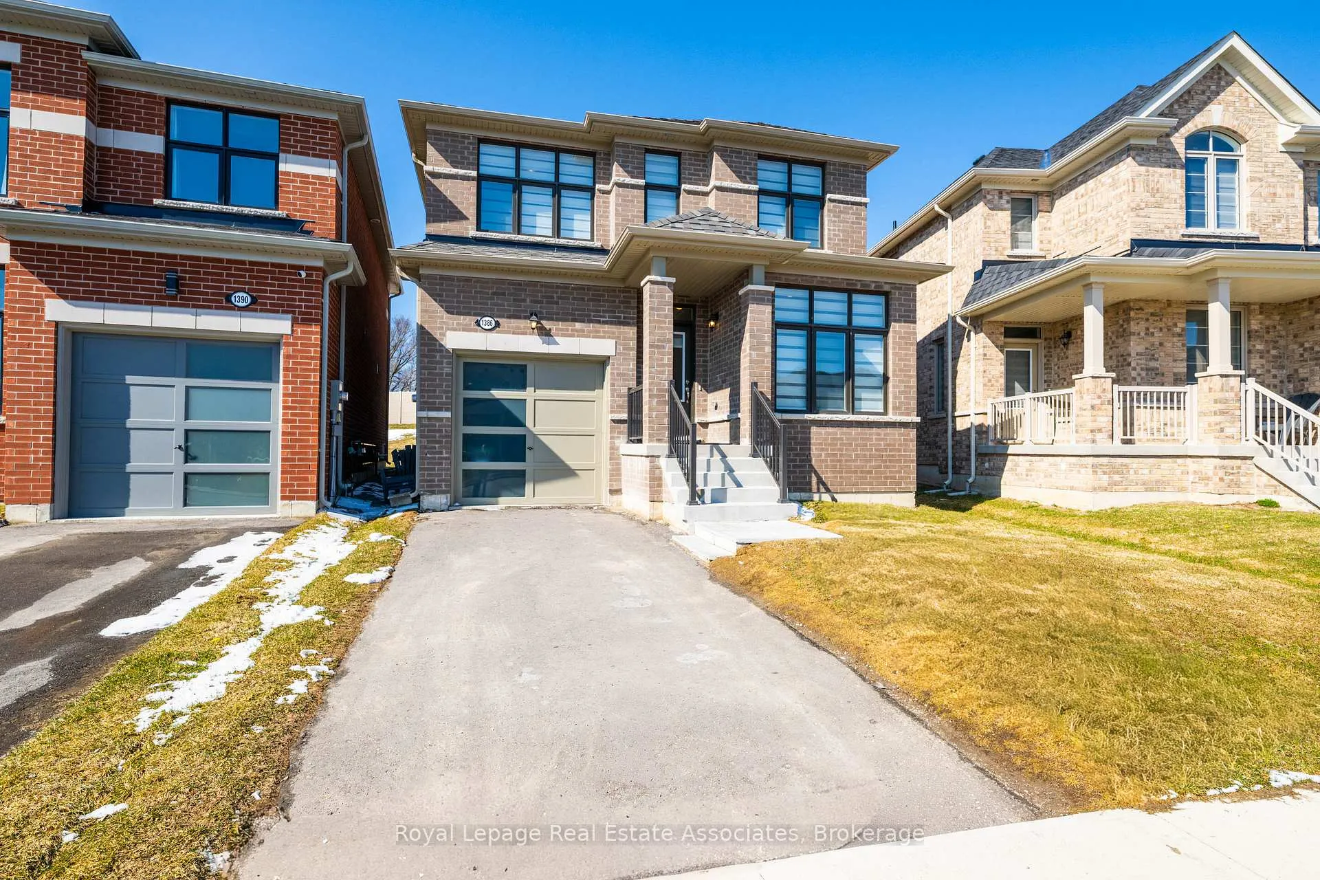 Photo 2 of 1386 Davis Loop, Innisfil, Lefroy — HOMEH