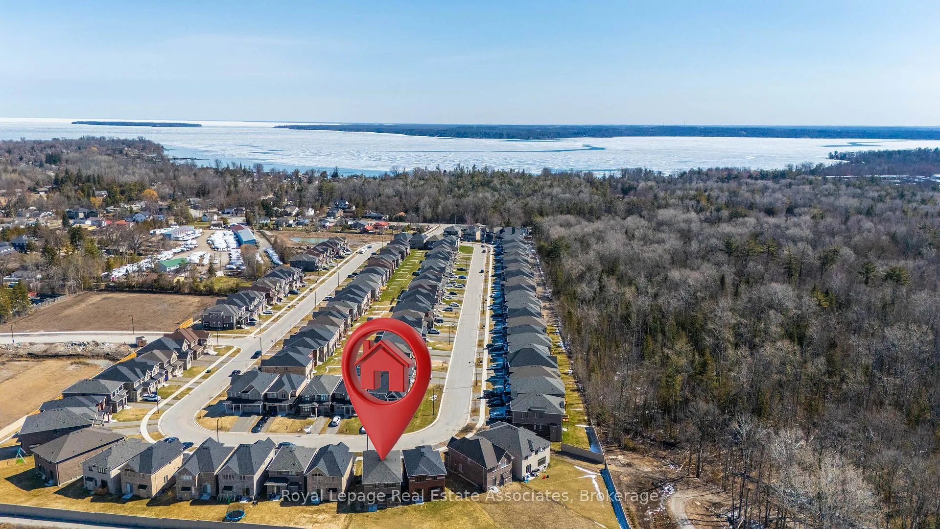 Photo 4 of 1386 Davis Loop, Innisfil, Lefroy — HOMEH