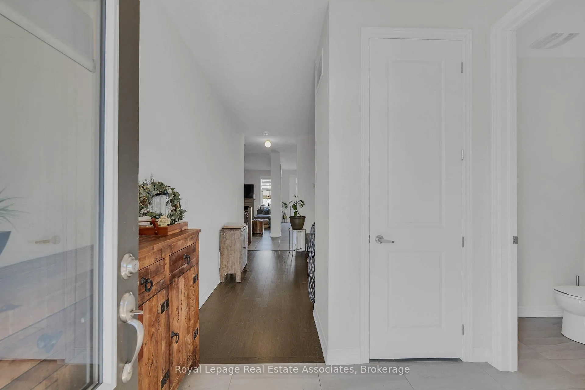 Photo 5 of 1386 Davis Loop, Innisfil, Lefroy — HOMEH