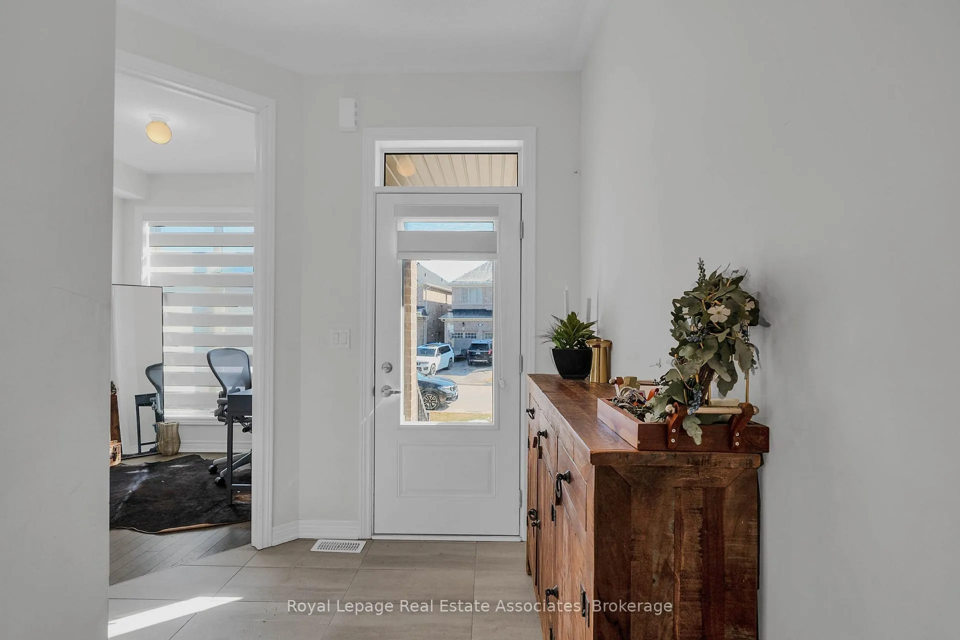 Photo 6 of 1386 Davis Loop, Innisfil, Lefroy — HOMEH