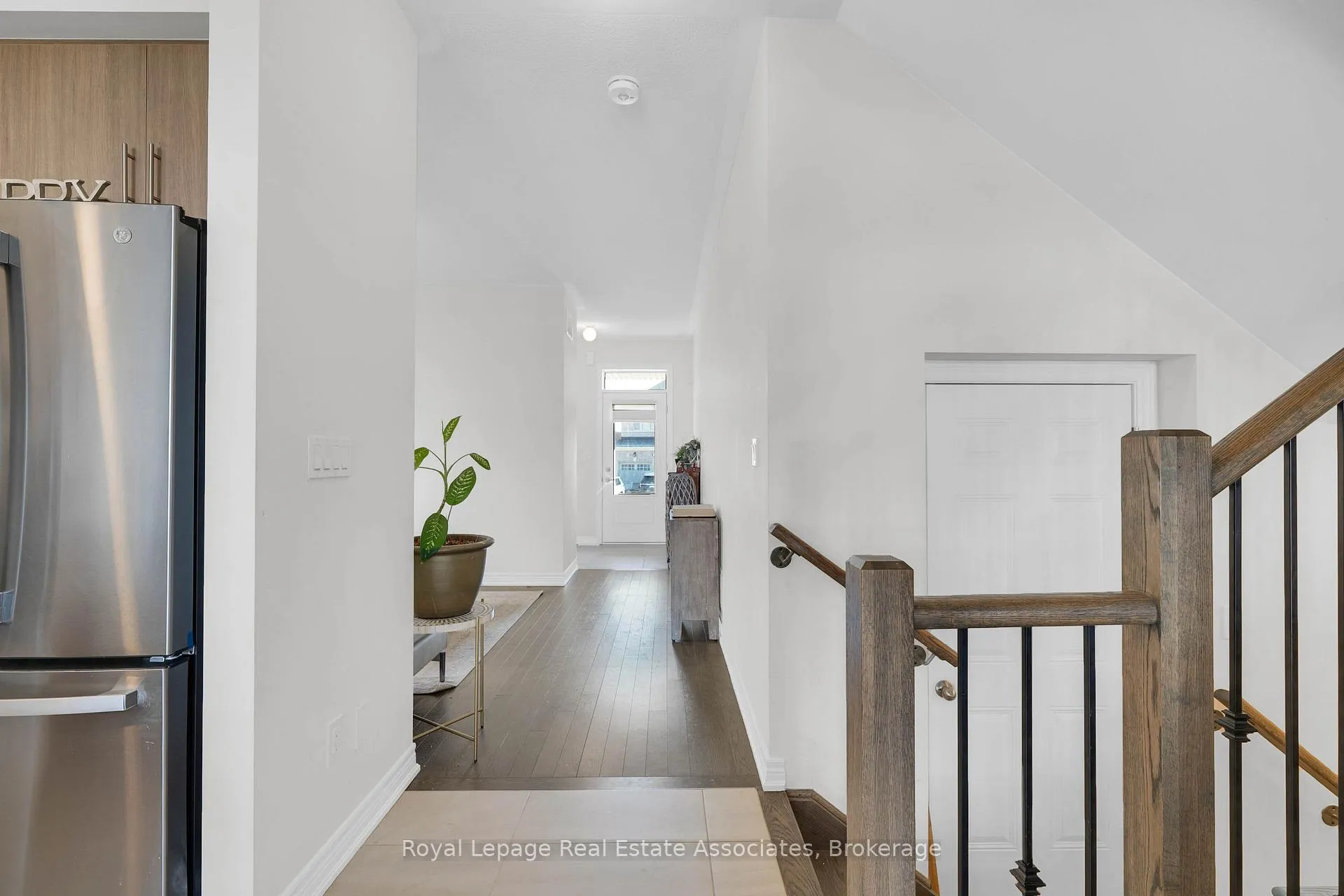 Photo 7 of 1386 Davis Loop, Innisfil, Lefroy — HOMEH