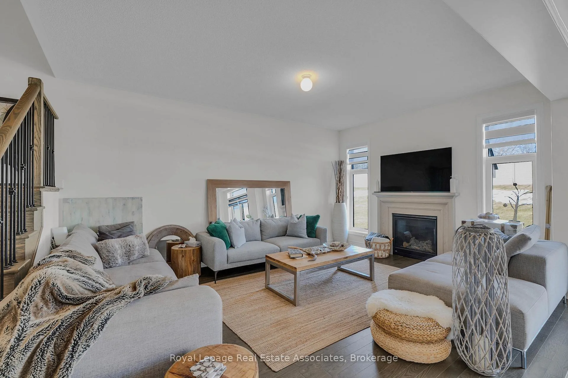 Photo 9 of 1386 Davis Loop, Innisfil, Lefroy — HOMEH