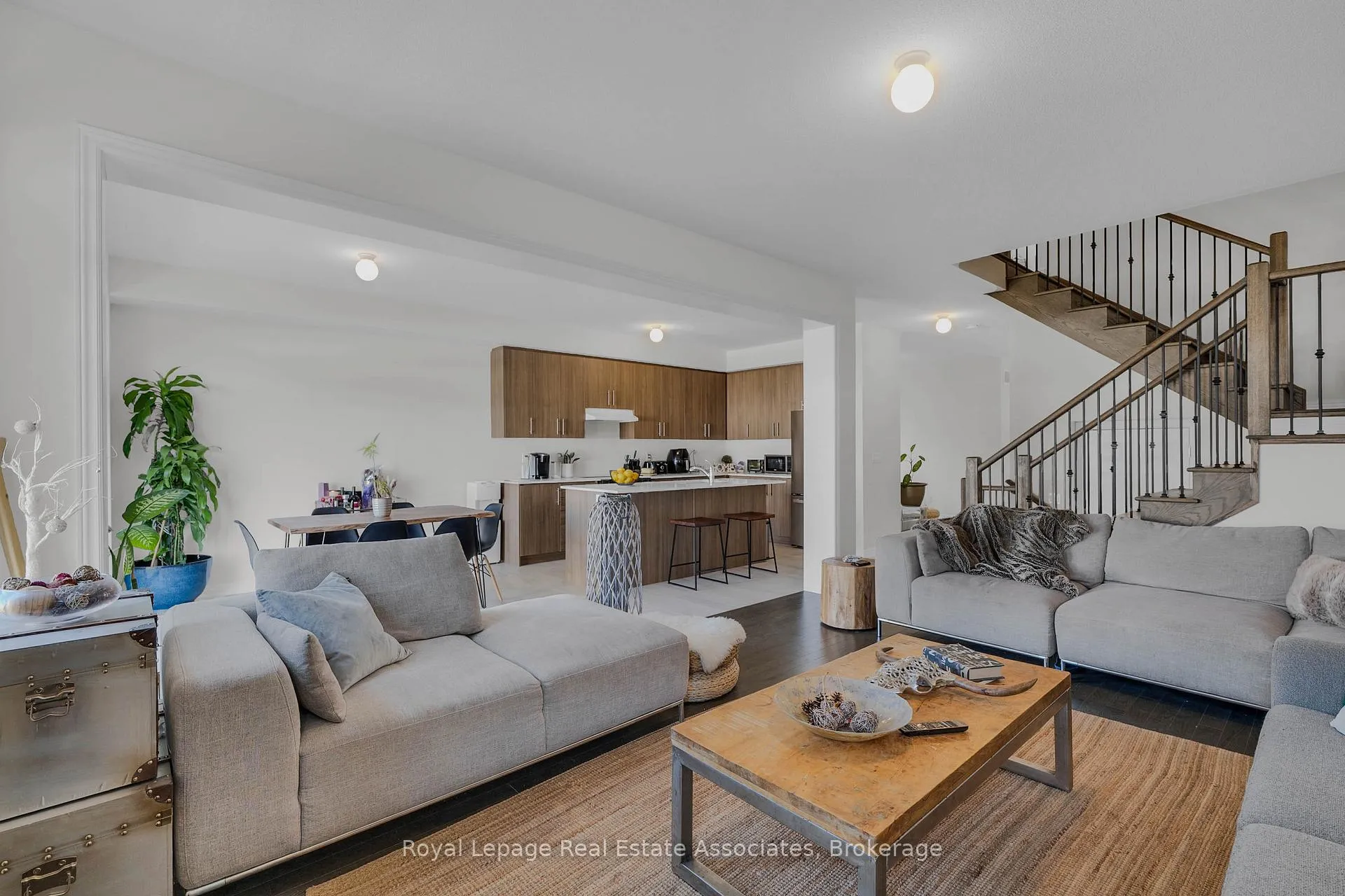 Photo 10 of 1386 Davis Loop, Innisfil, Lefroy — HOMEH