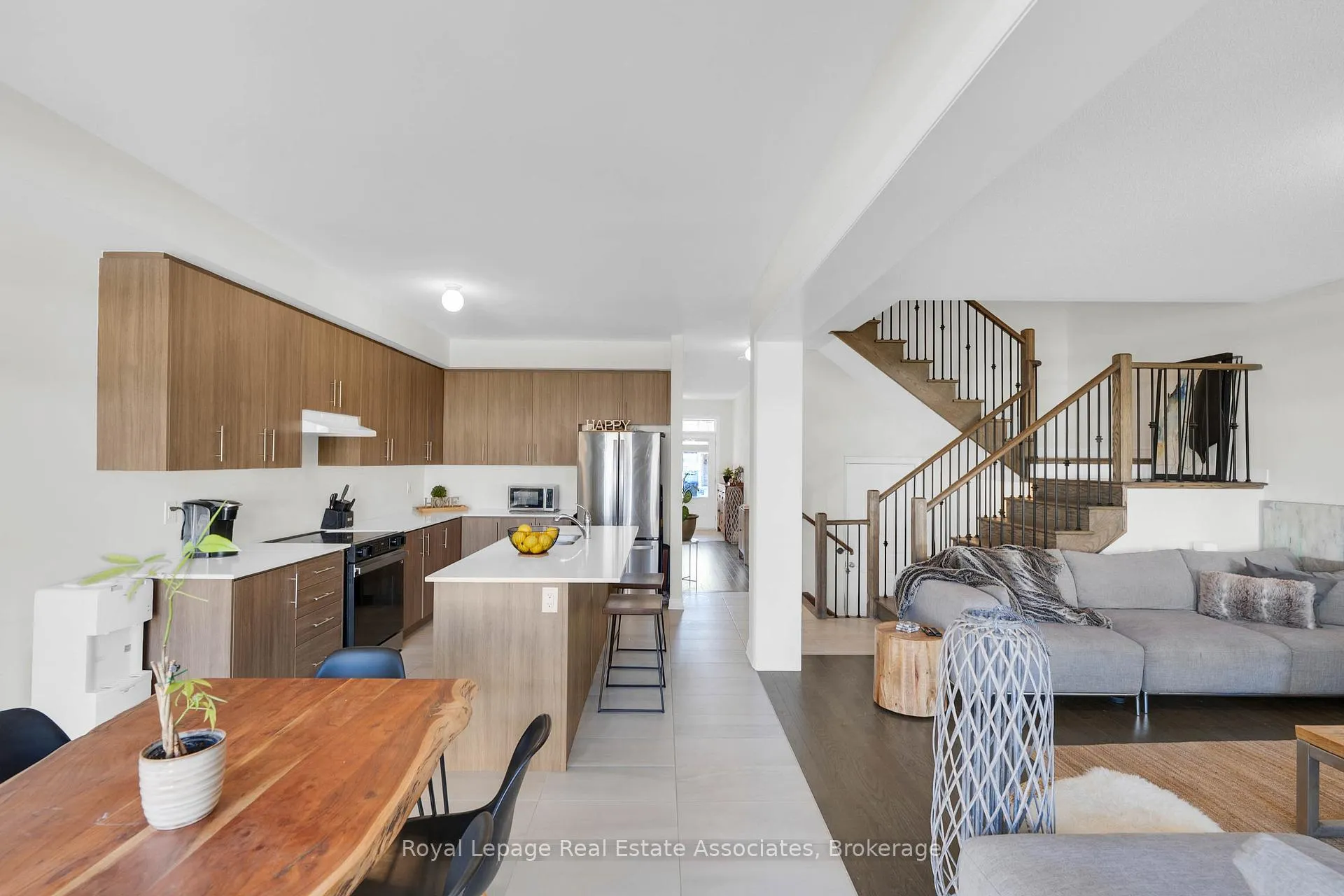Photo 16 of 1386 Davis Loop, Innisfil, Lefroy — HOMEH