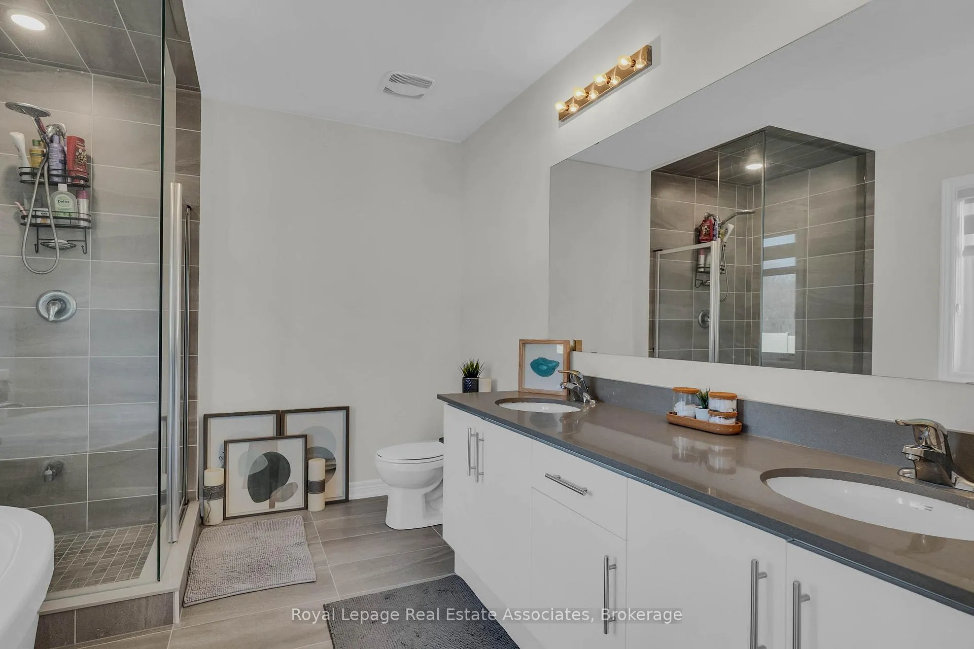 Photo 27 of 1386 Davis Loop, Innisfil, Lefroy — HOMEH