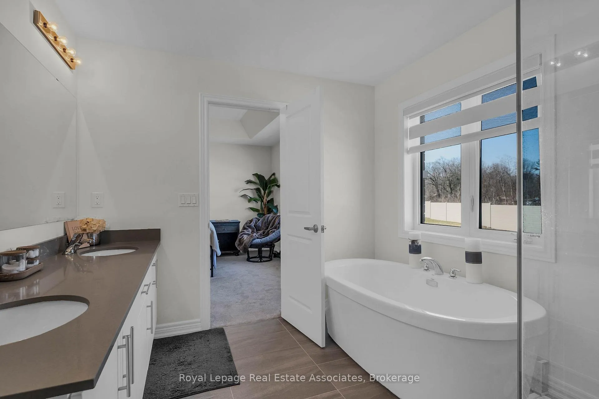 Photo 28 of 1386 Davis Loop, Innisfil, Lefroy — HOMEH