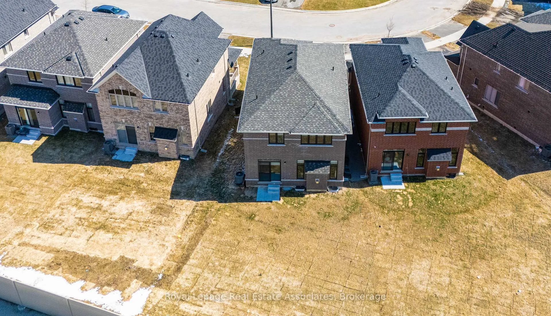 Photo 40 of 1386 Davis Loop, Innisfil, Lefroy — HOMEH