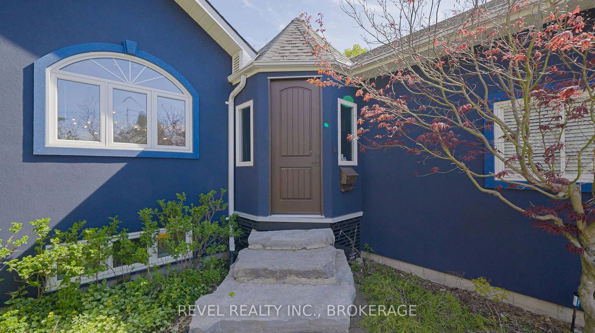 Photo 3 of 1142 Coverdale Drive, Kingston, City Southwest — HOMEH