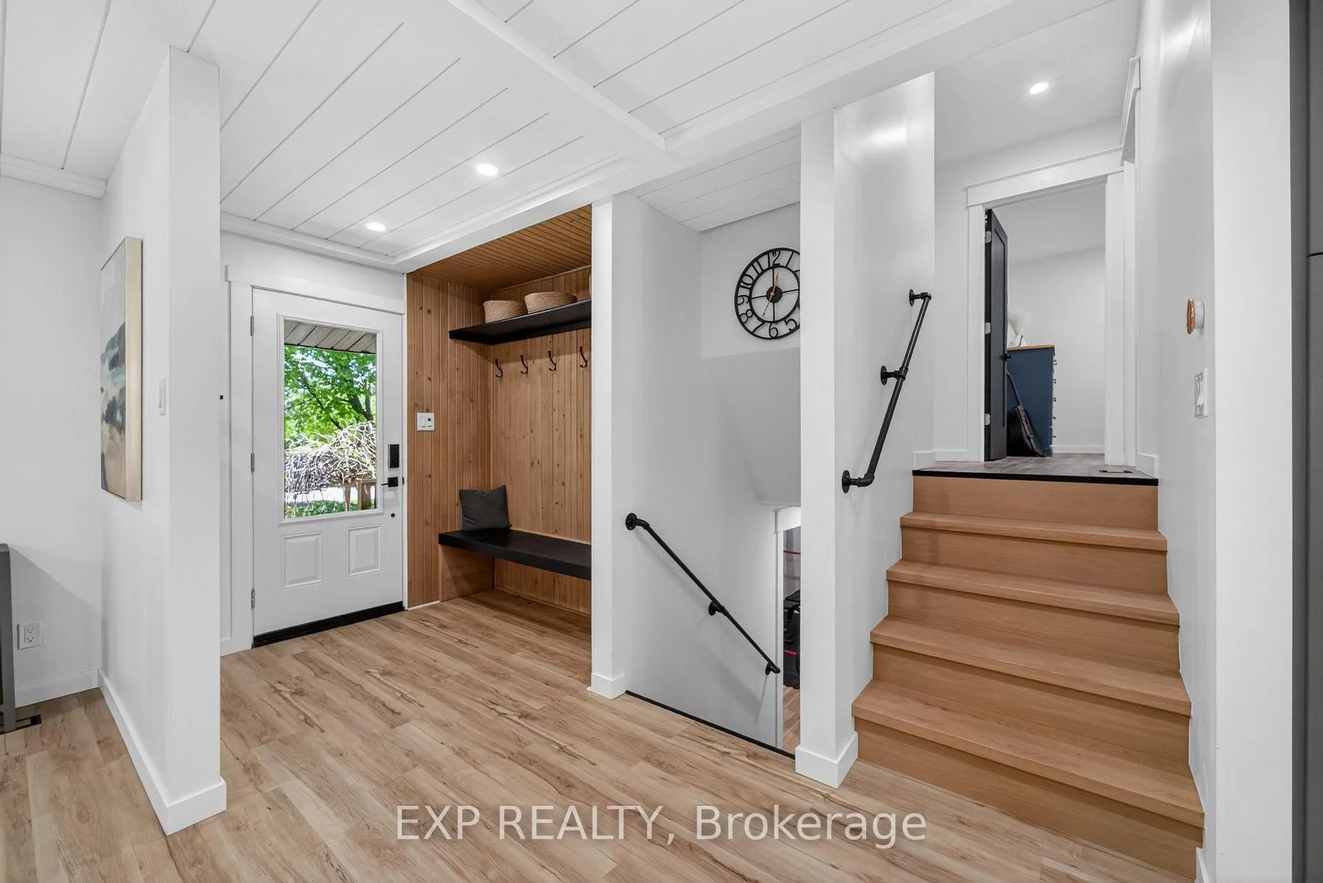 Photo 10 of 92 Mary Street, Clearview, Creemore — HOMEH
