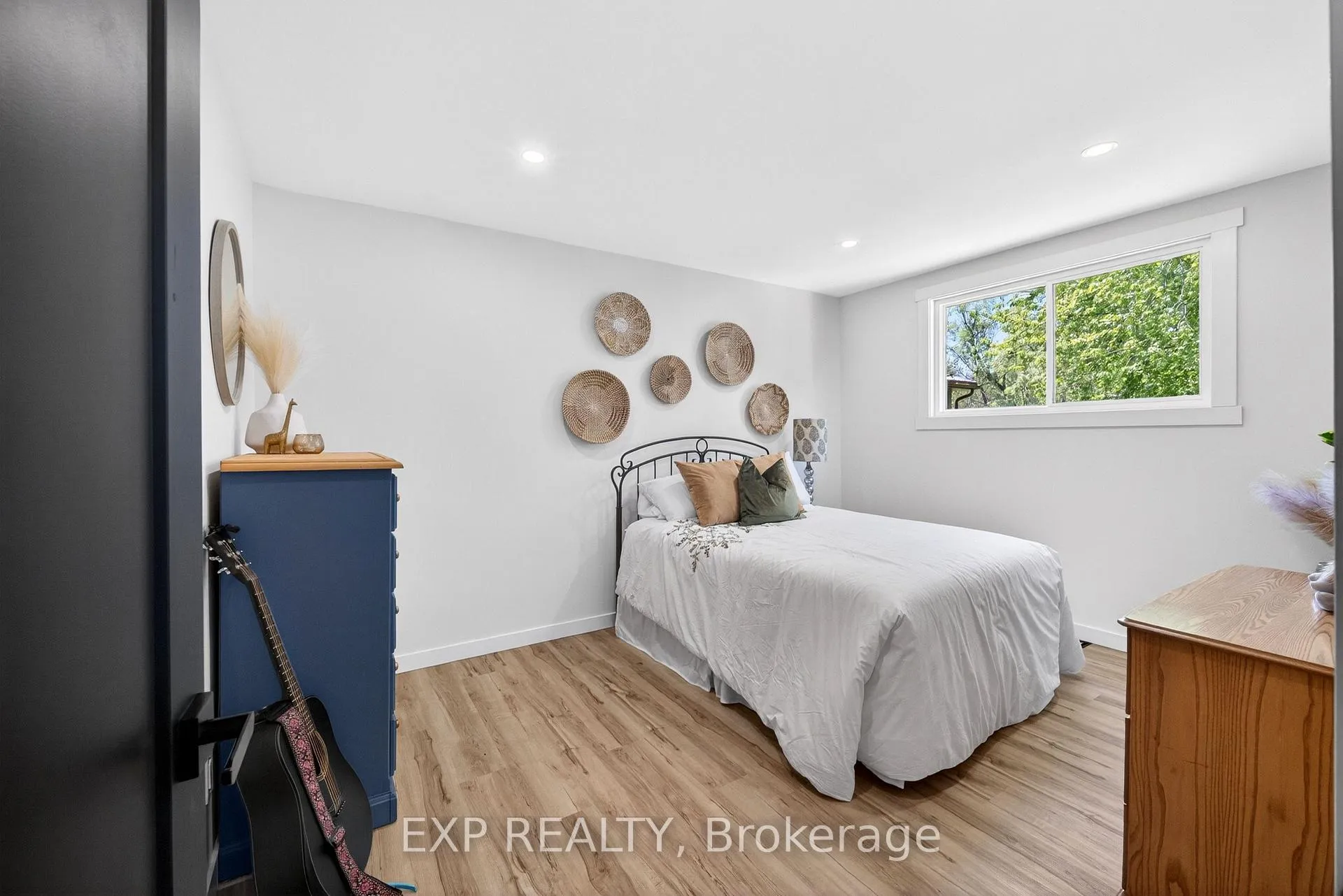 Photo 24 of 92 Mary Street, Clearview, Creemore — HOMEH