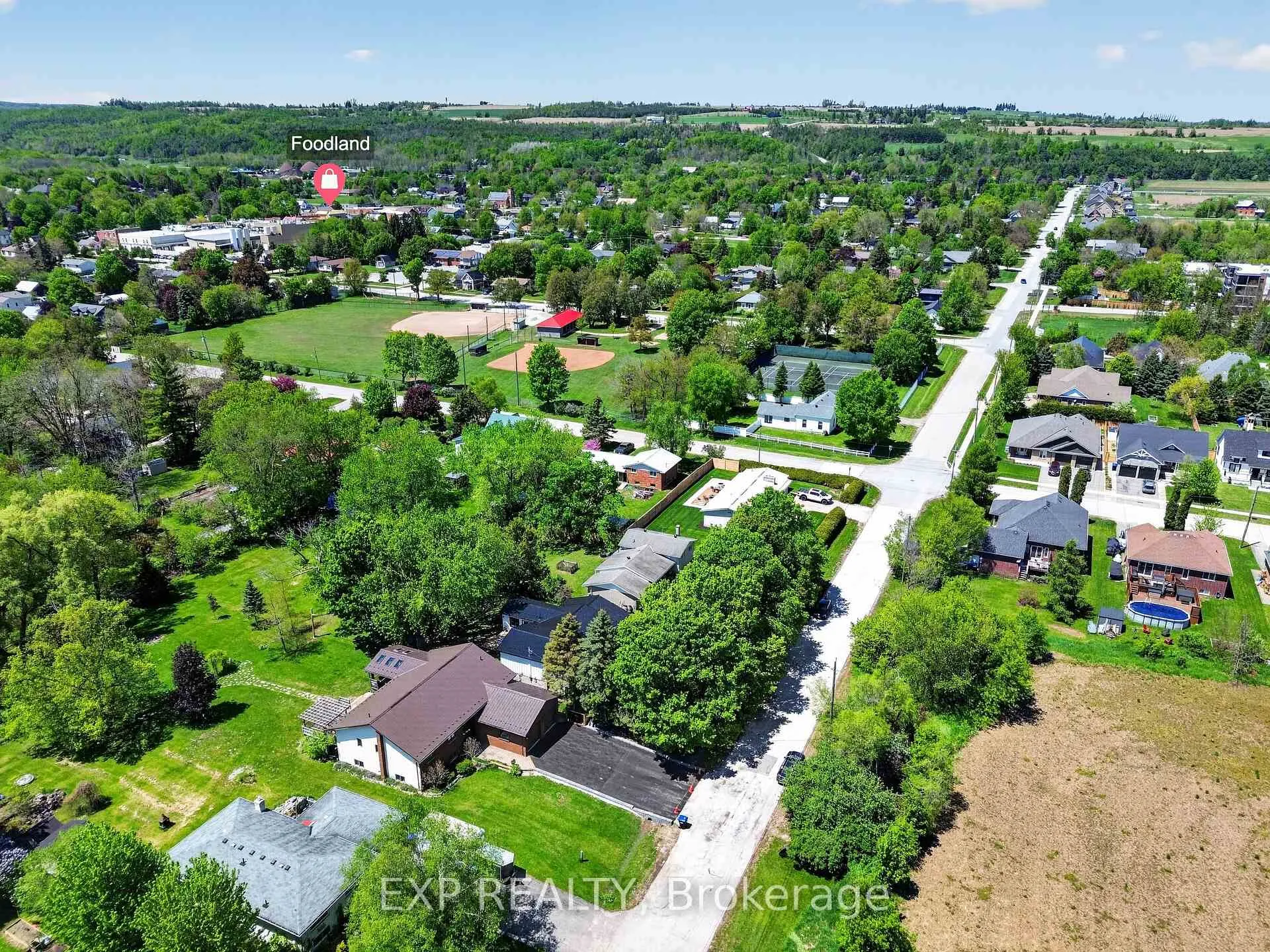 Photo 46 of 92 Mary Street, Clearview, Creemore — HOMEH