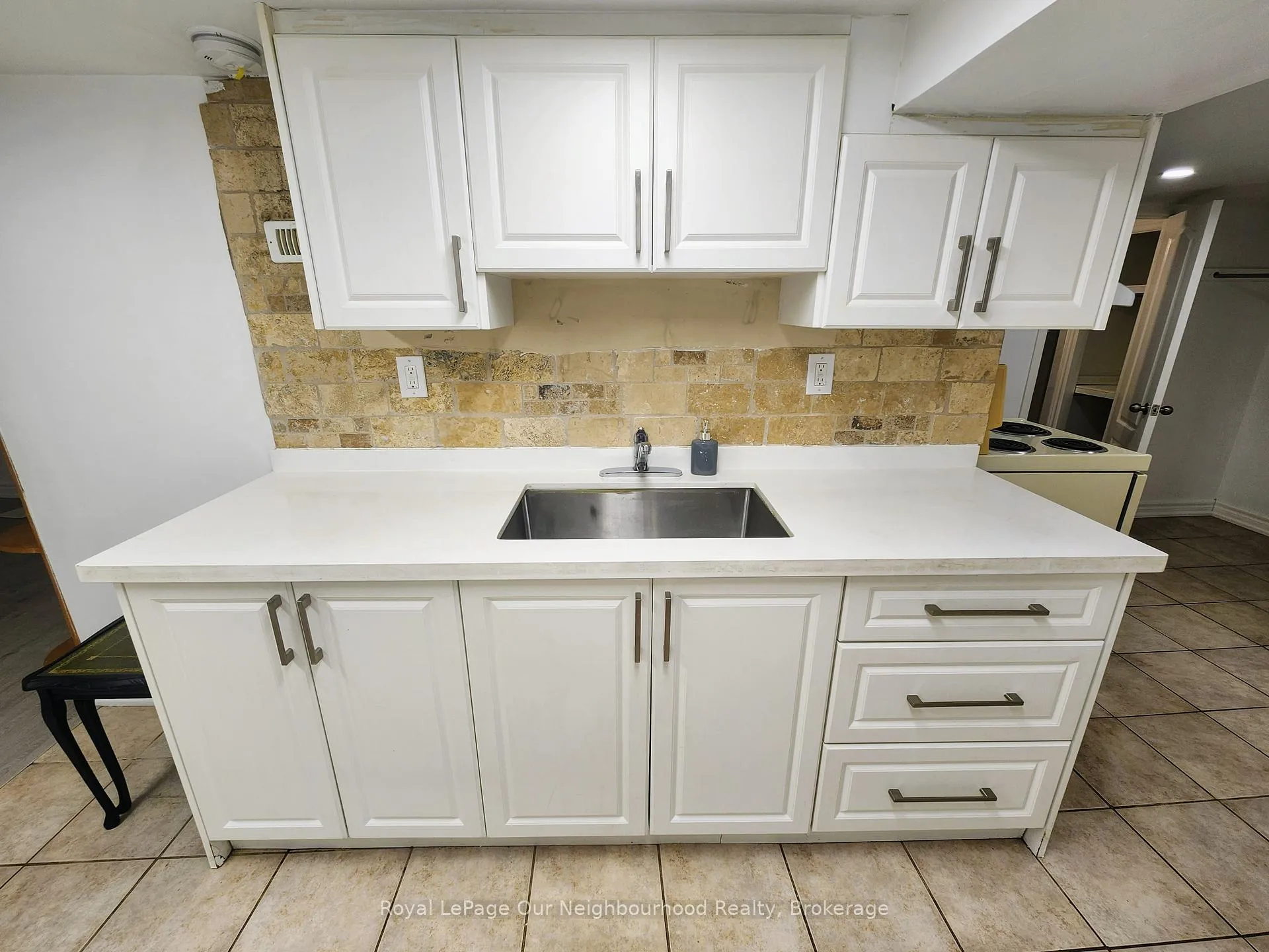 Photo 2 of Unit Lower, 225 Fourth Avenue, Oshawa, Lakeview — HOMEH
