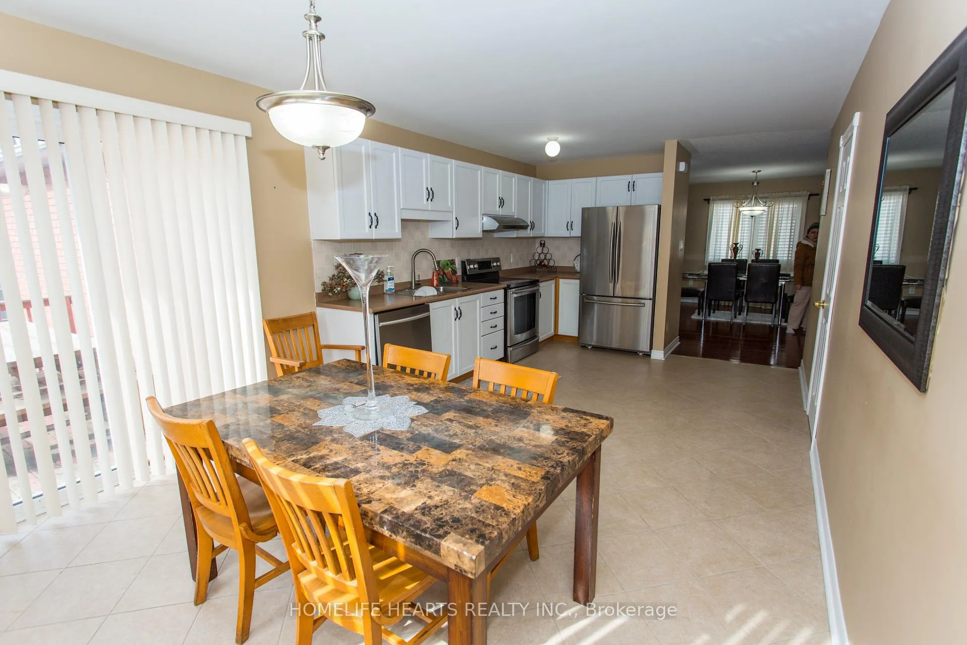 Photo 7 of 72 Forest Avenue N, Wasaga Beach — HOMEH