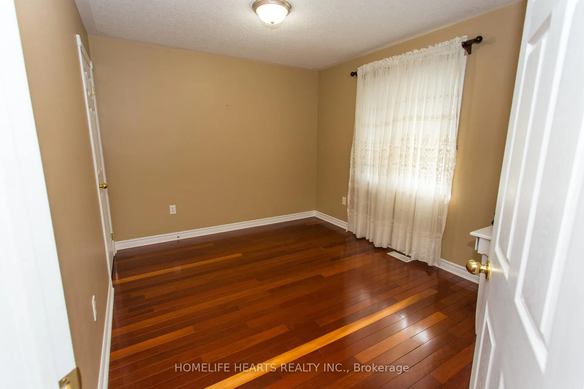Photo 10 of 72 Forest Avenue N, Wasaga Beach — HOMEH