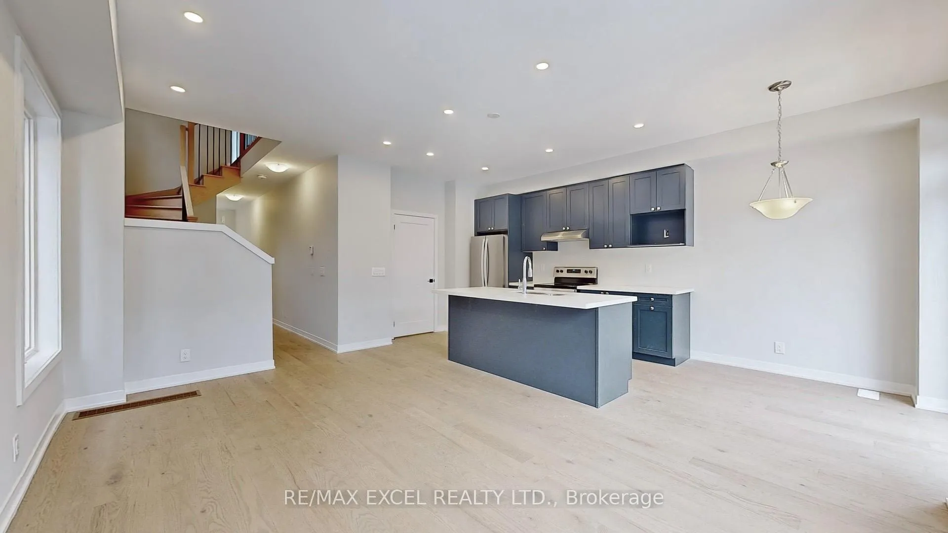 Photo 4 of 52 Harvey Bunker Crescent, Markham, Angus Glen — HOMEH