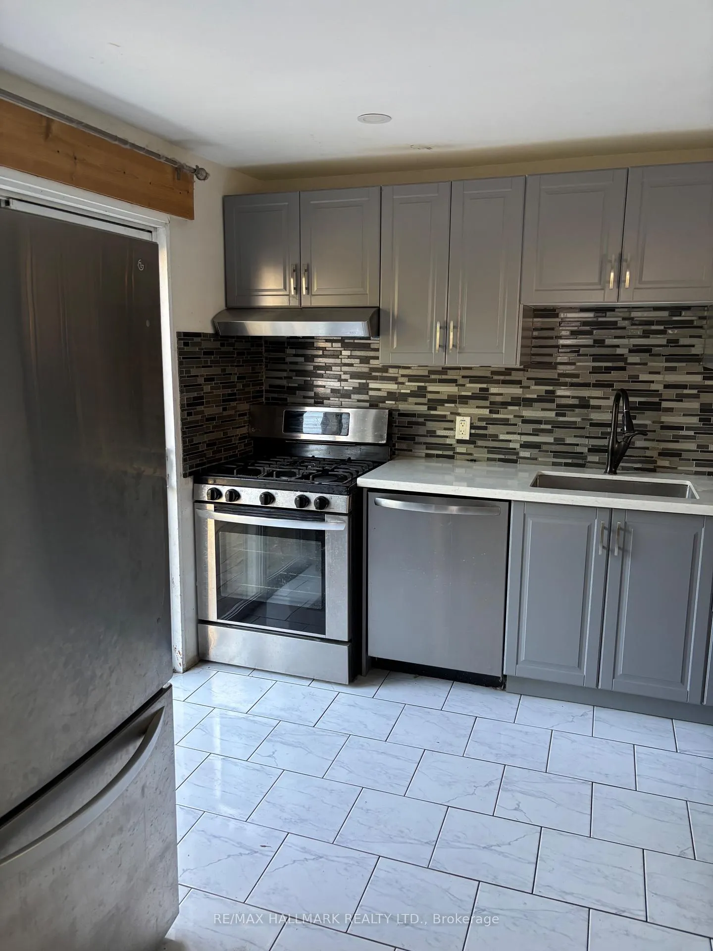 Photo 5 of 170 Elliott Street, Oshawa, Vanier — HOMEH