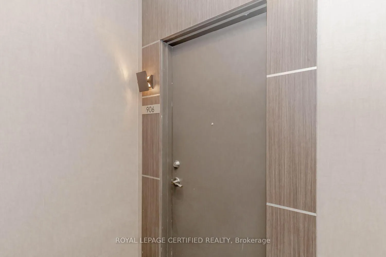 Photo 5 of Unit 906, 550 North Service Road, Grimsby, Grimsby Beach — HOMEH