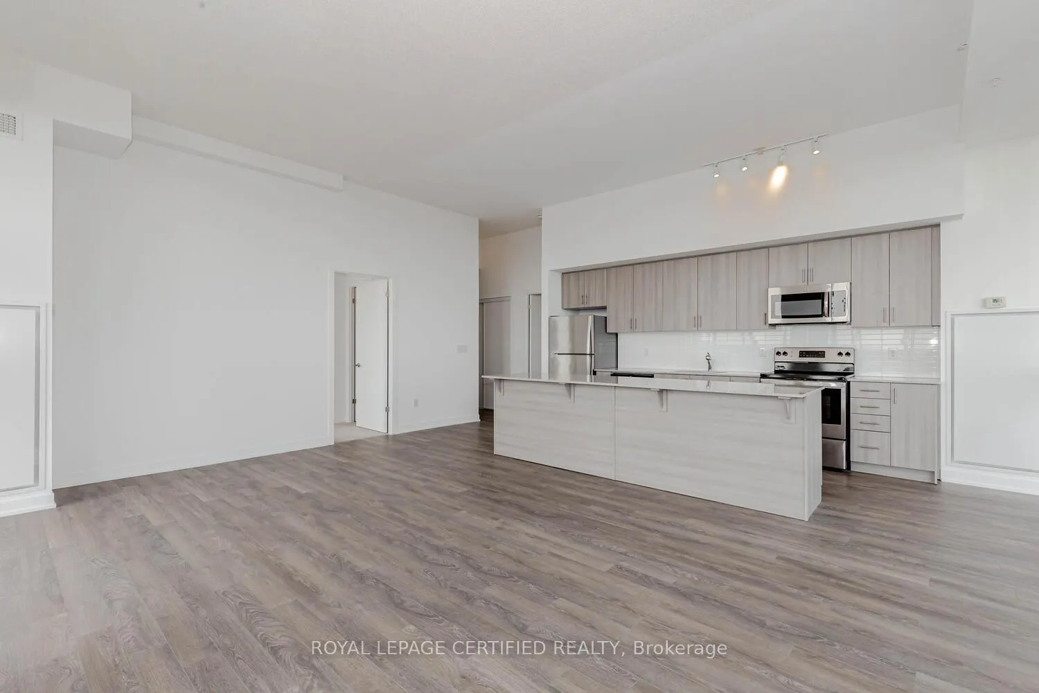Photo 8 of Unit 906, 550 North Service Road, Grimsby, Grimsby Beach — HOMEH