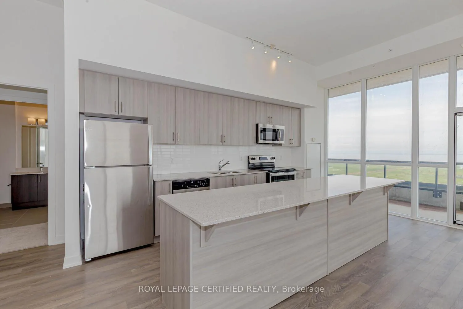 Photo 10 of Unit 906, 550 North Service Road, Grimsby, Grimsby Beach — HOMEH