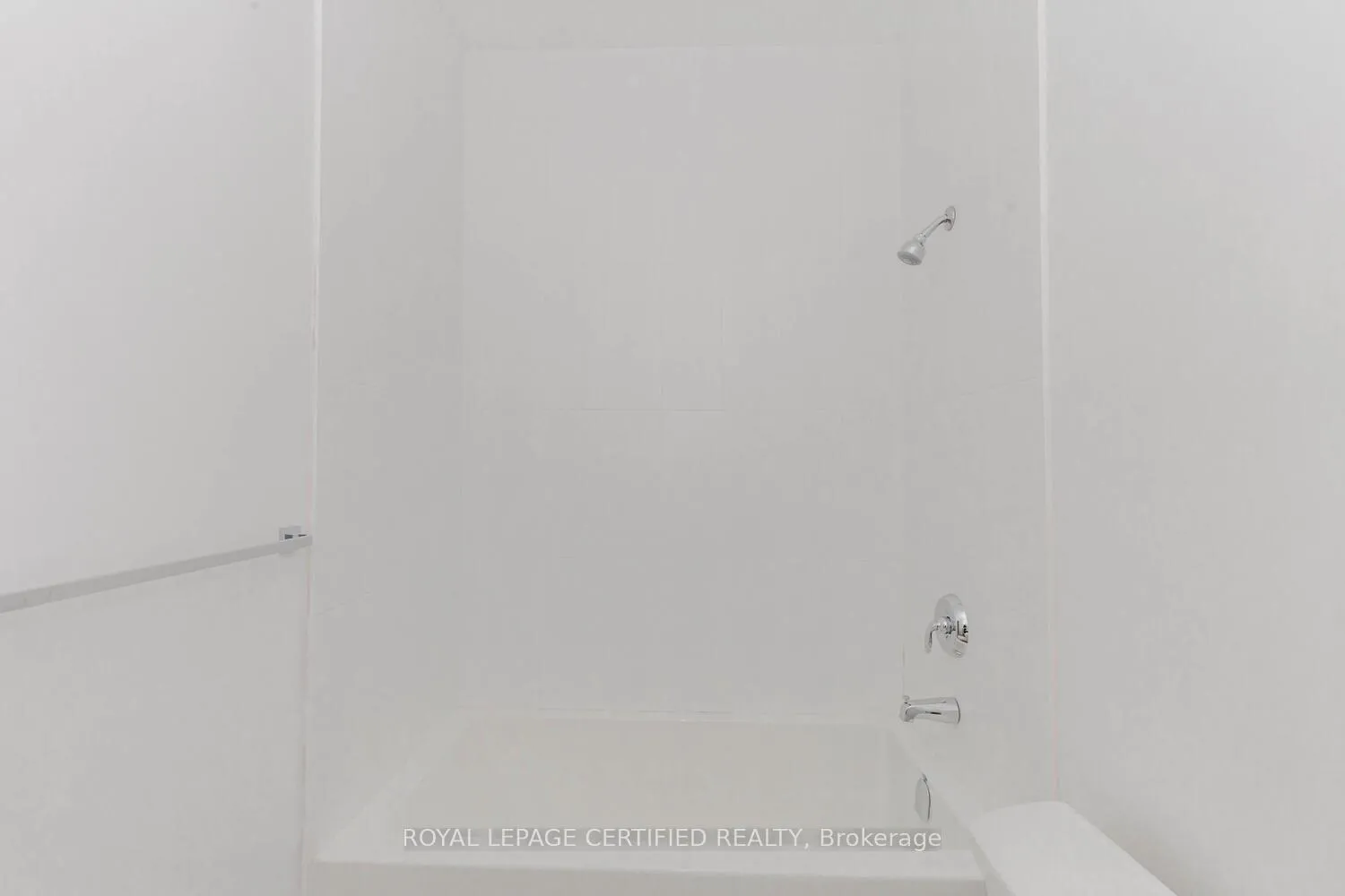 Photo 17 of Unit 906, 550 North Service Road, Grimsby, Grimsby Beach — HOMEH