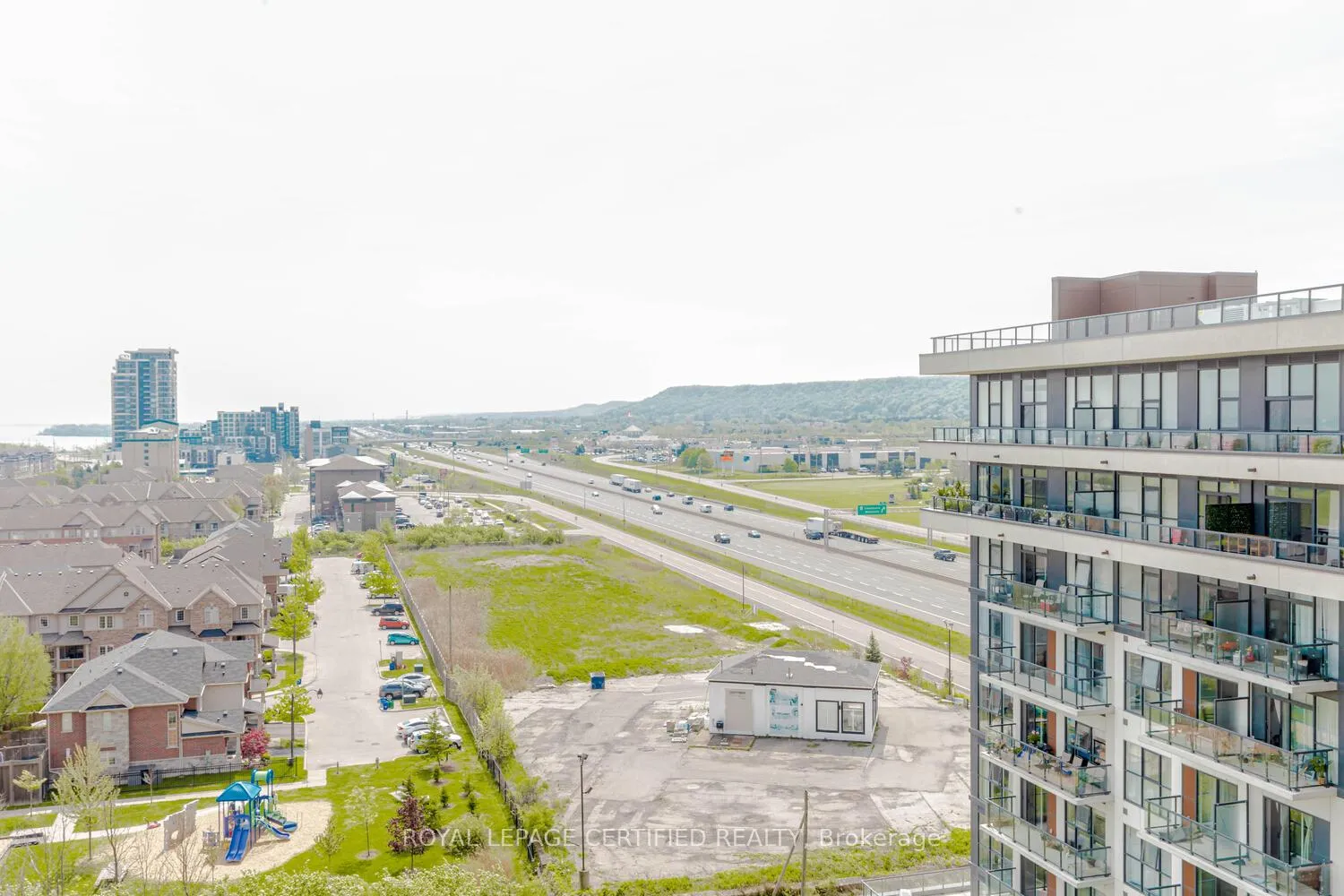 Photo 26 of Unit 906, 550 North Service Road, Grimsby, Grimsby Beach — HOMEH
