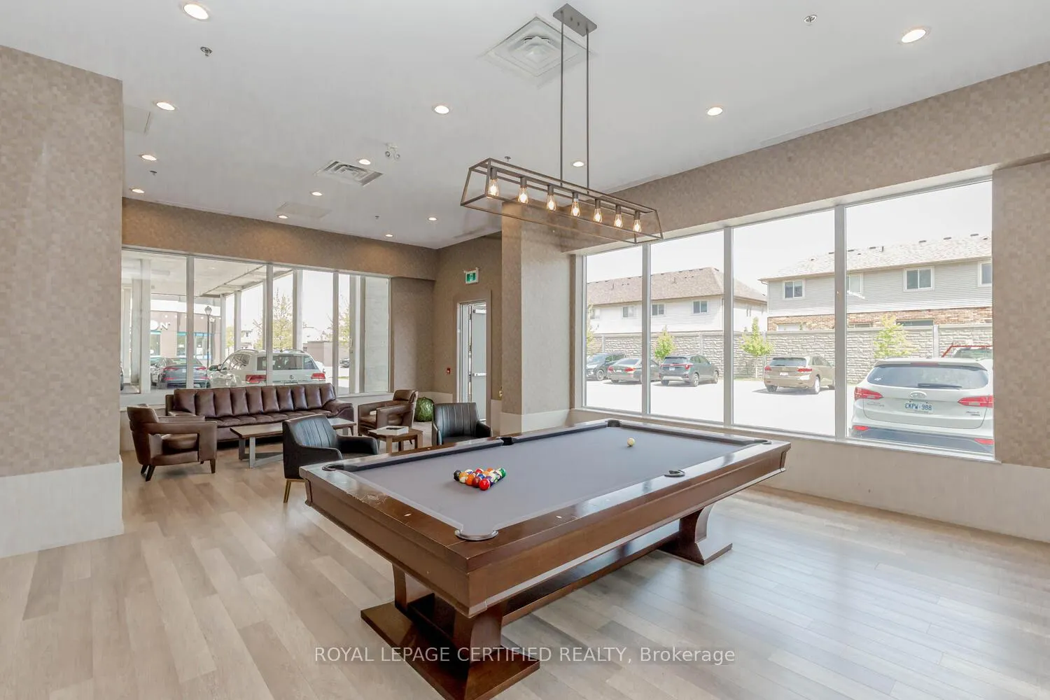 Photo 32 of Unit 906, 550 North Service Road, Grimsby, Grimsby Beach — HOMEH