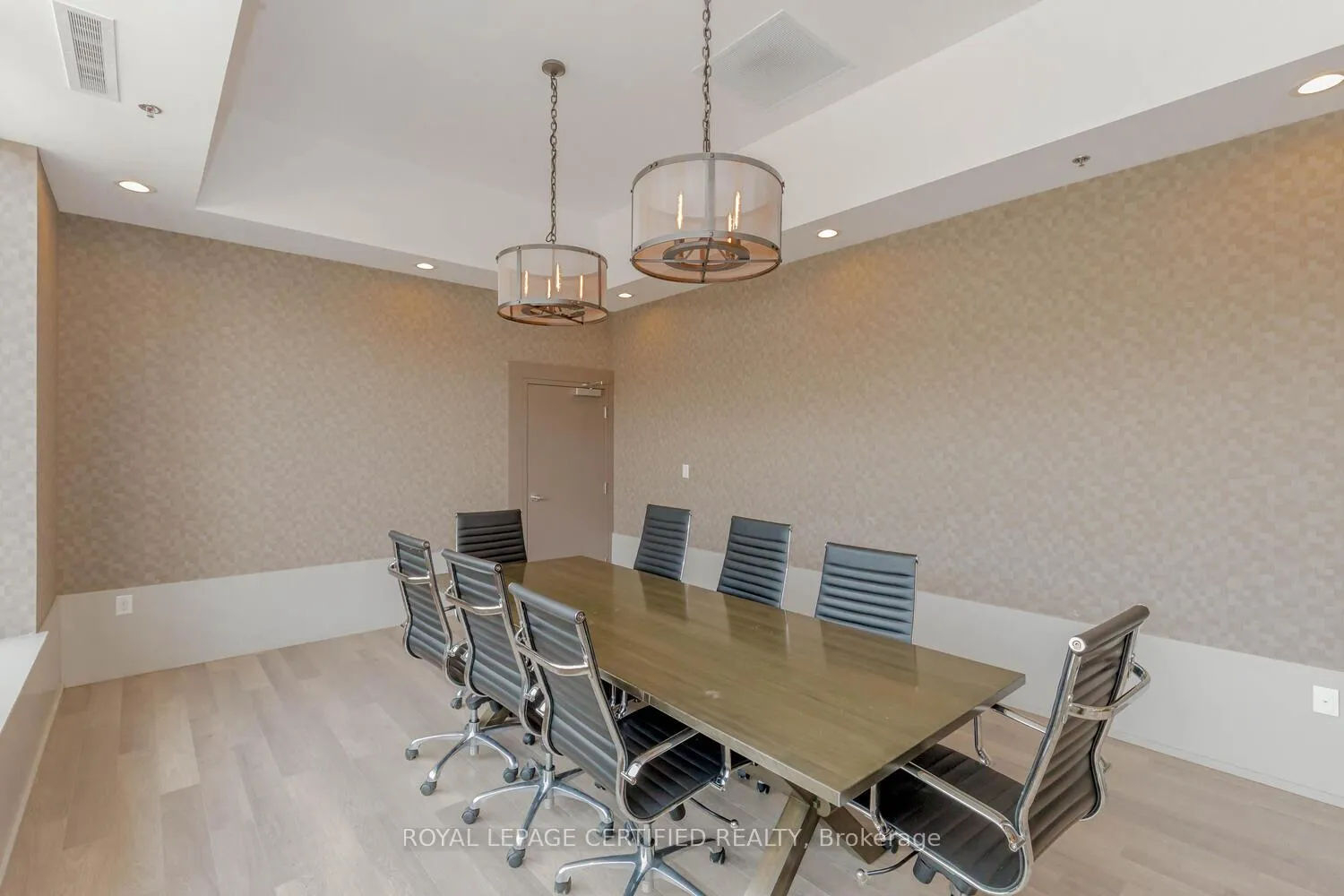 Photo 36 of Unit 906, 550 North Service Road, Grimsby, Grimsby Beach — HOMEH