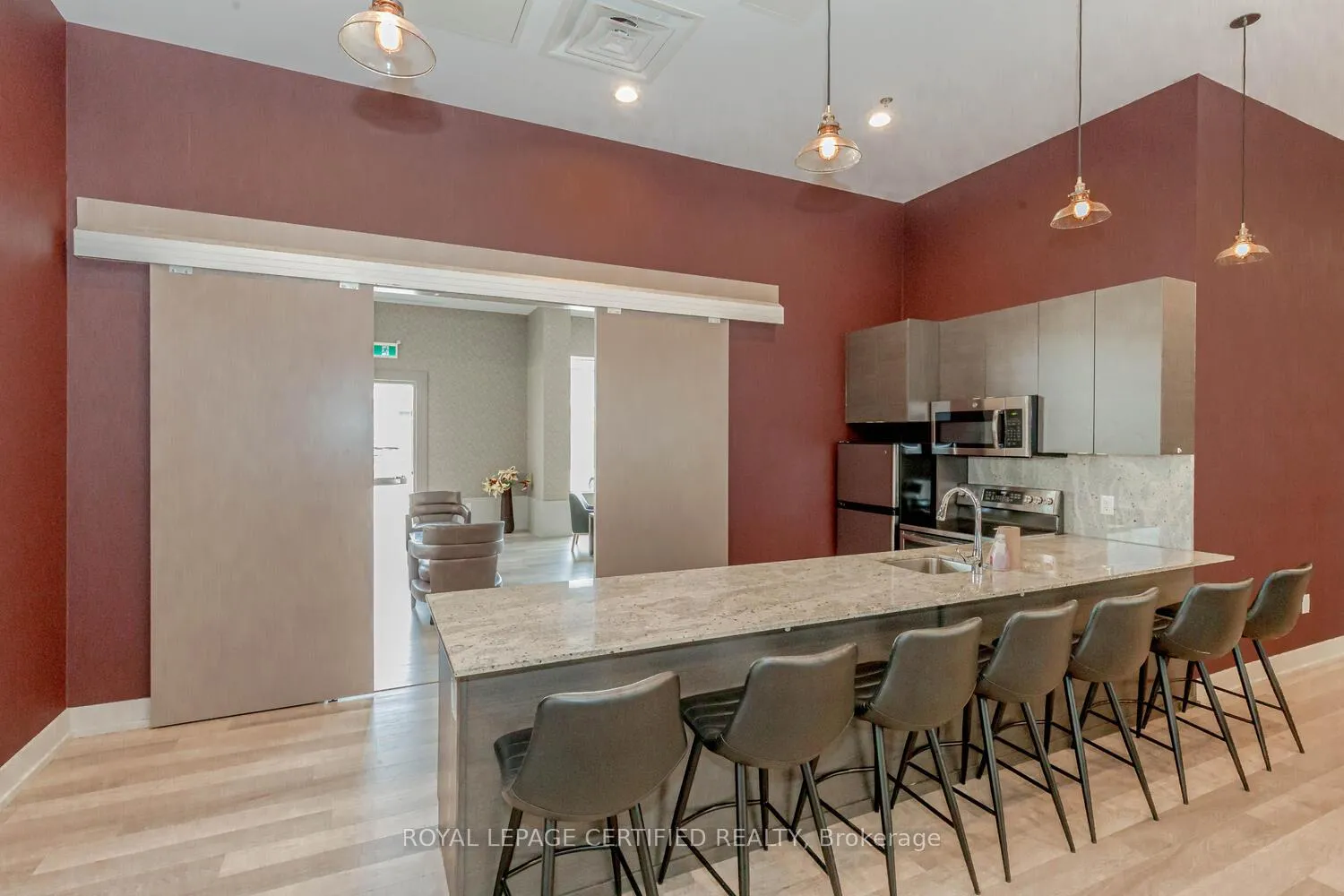 Photo 37 of Unit 906, 550 North Service Road, Grimsby, Grimsby Beach — HOMEH