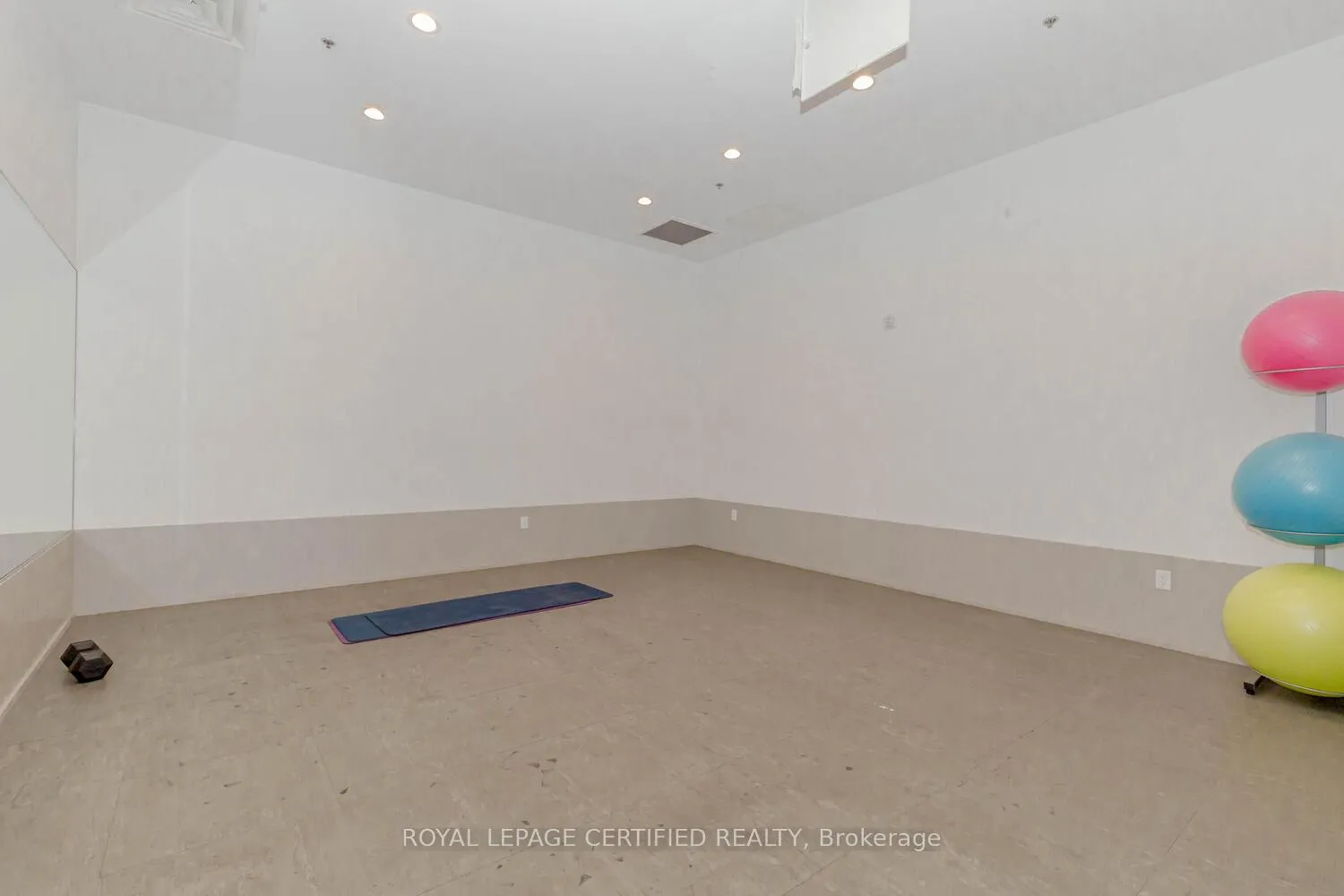 Photo 41 of Unit 906, 550 North Service Road, Grimsby, Grimsby Beach — HOMEH