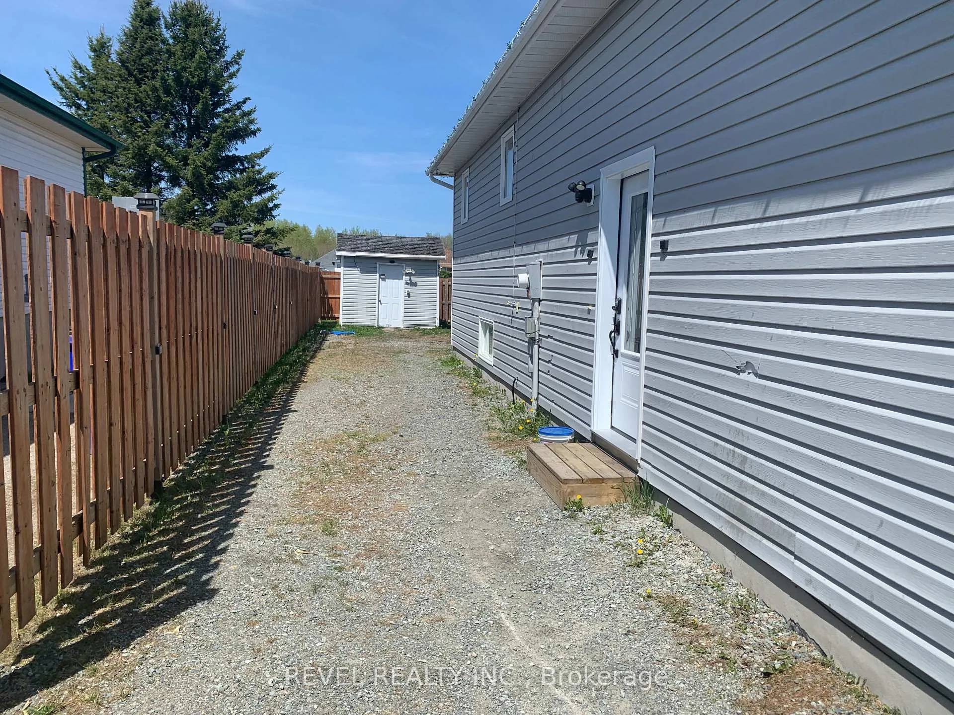 Photo 3 of 1284 Park Avenue, Timmins, MTJ - Main Area — HOMEH