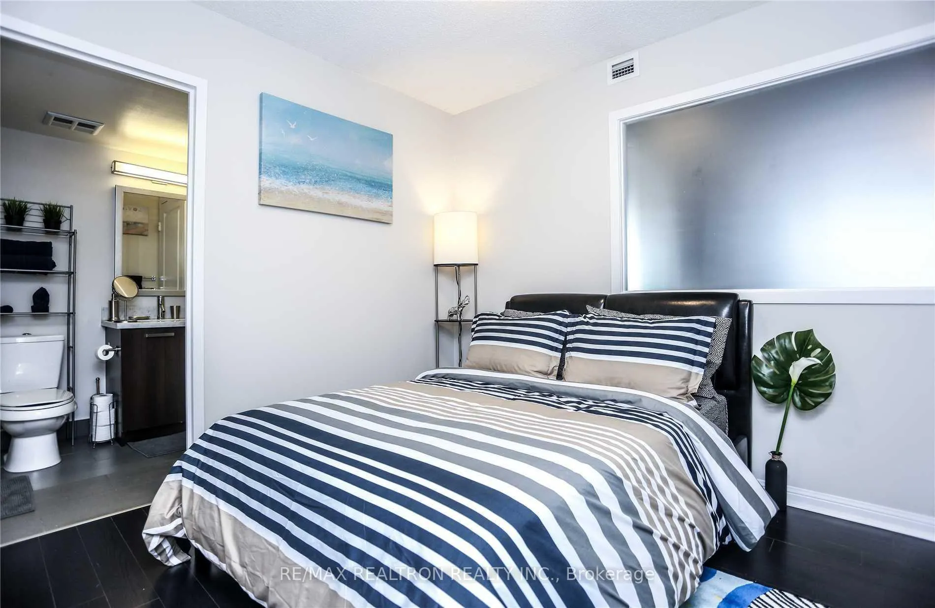 Photo 5 of Unit 1501, 11 St. Joseph Street, Toronto, Bay Street Corridor — HOMEH