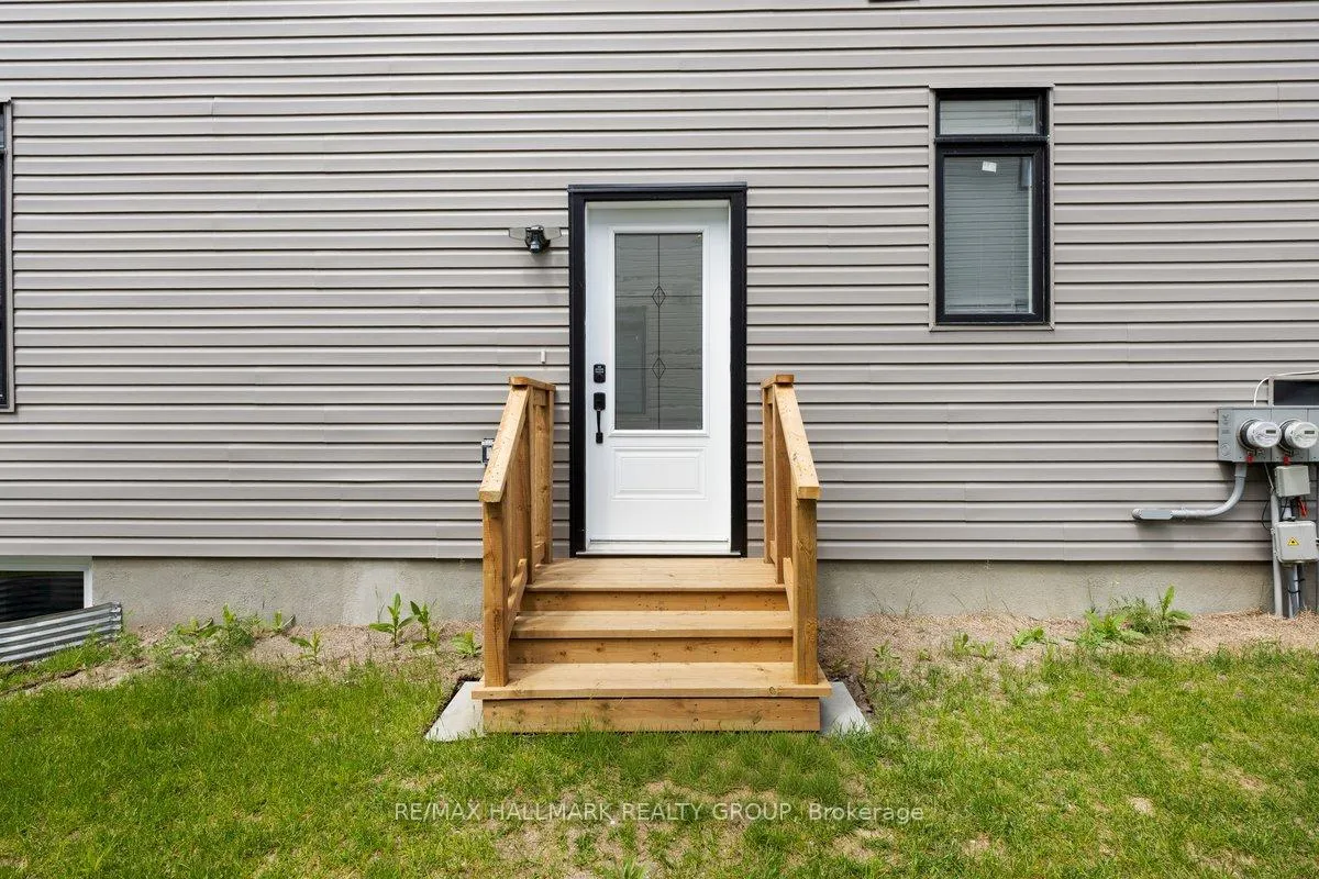 Photo 2 of Unit B, 525 Tahoe Heights, Ottawa, Leitrim — HOMEH