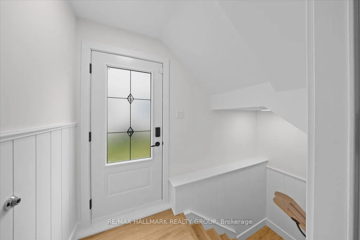 Photo 3 of Unit B, 525 Tahoe Heights, Ottawa, Leitrim — HOMEH