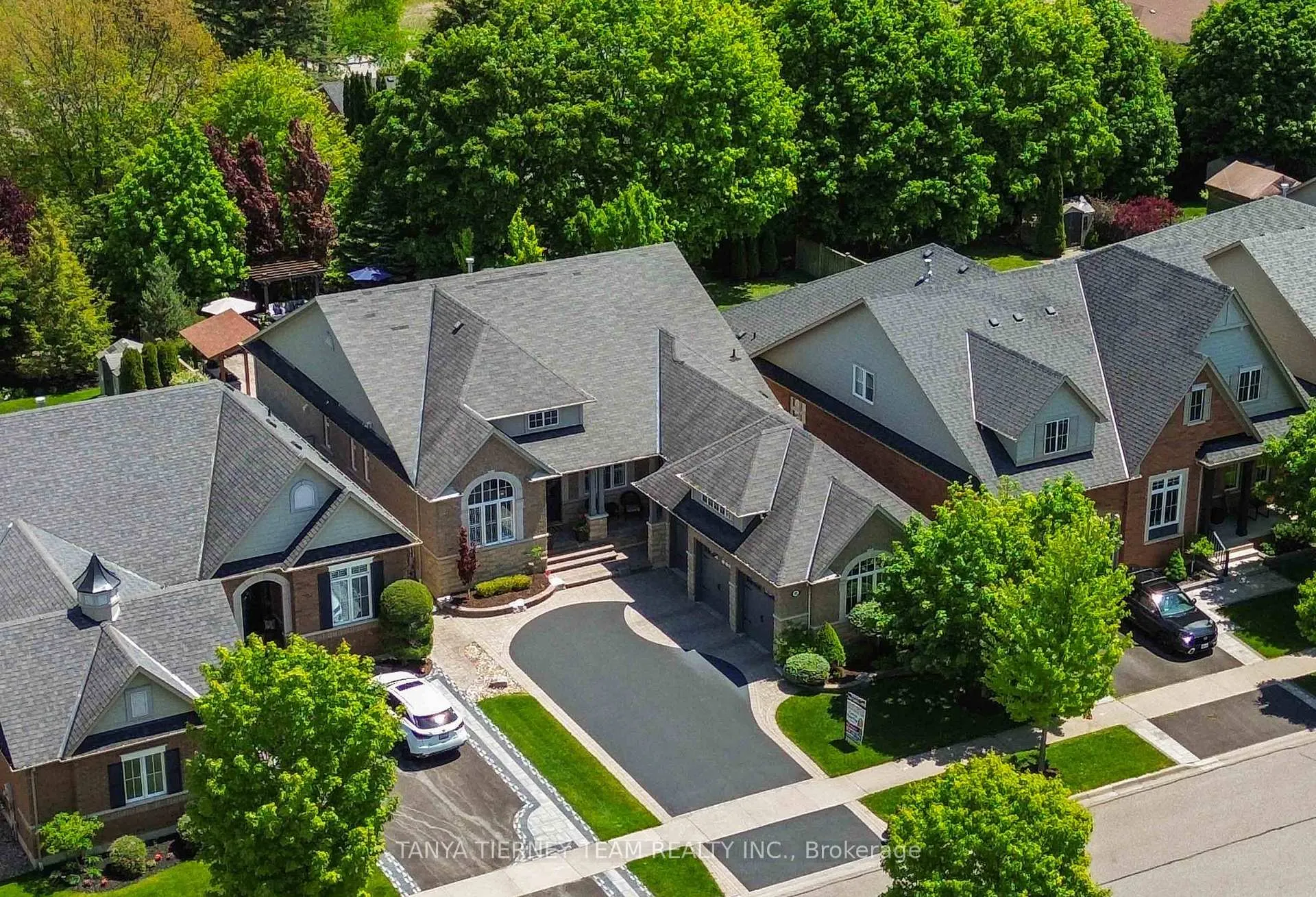 Photo 1 of 25 Montana Crescent, Whitby, Brooklin — HOMEH