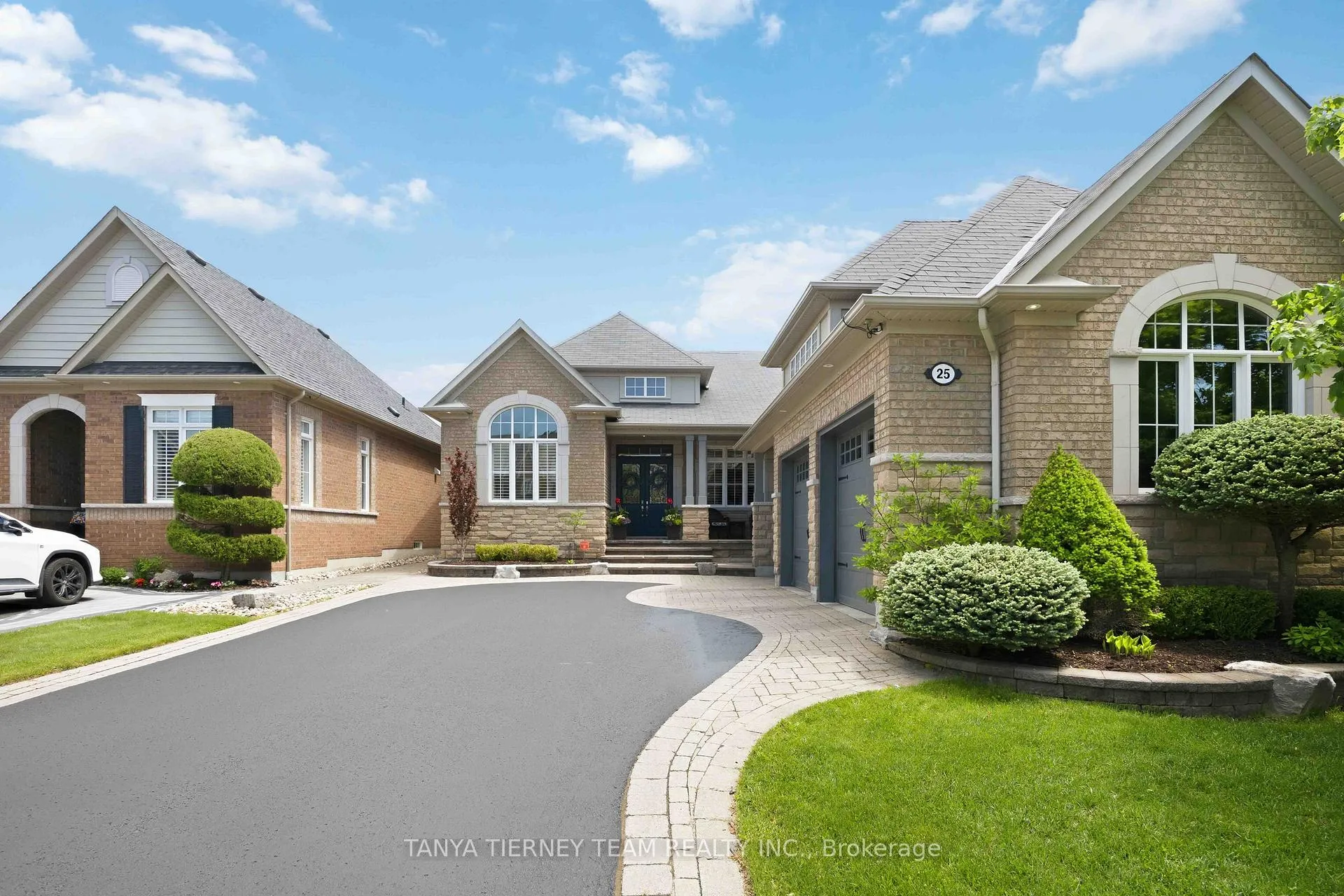 Photo 4 of 25 Montana Crescent, Whitby, Brooklin — HOMEH