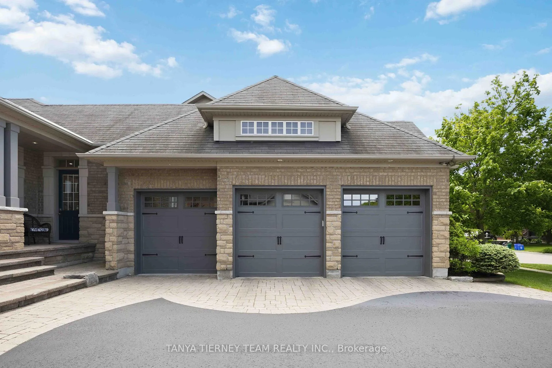 Photo 6 of 25 Montana Crescent, Whitby, Brooklin — HOMEH