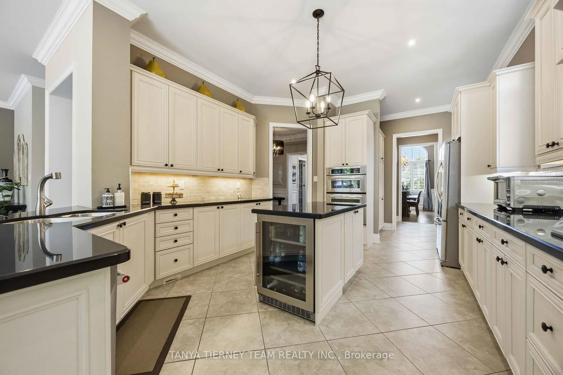 Photo 15 of 25 Montana Crescent, Whitby, Brooklin — HOMEH