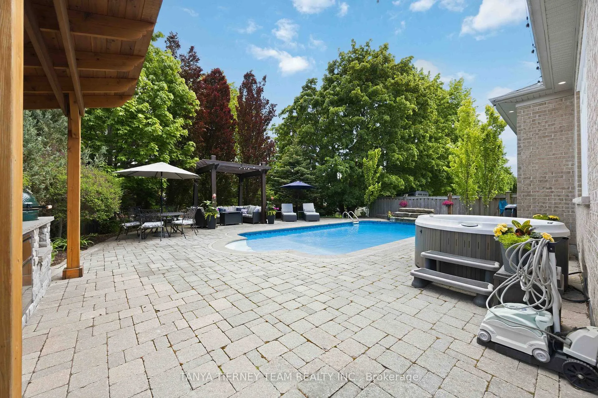 Photo 46 of 25 Montana Crescent, Whitby, Brooklin — HOMEH