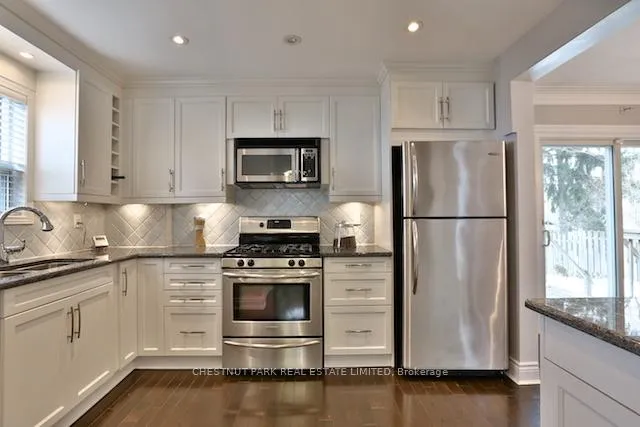 Photo 17 of 54 Brookview Drive, Toronto, Englemount-Lawrence — HOMEH