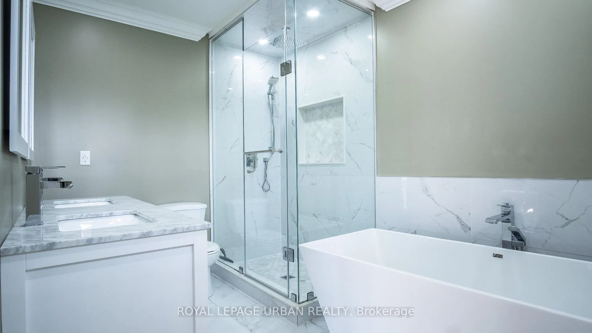 Photo 23 of 4 Deerfield Crescent, Brampton, Southgate — HOMEH