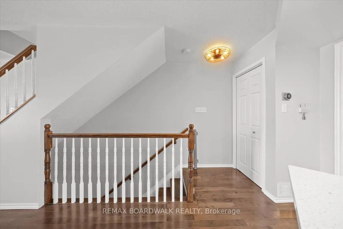 Photo 3 of 366 Crownridge Drive, Ottawa, Kanata - Emerald Meadows/Trailwest — HOMEH