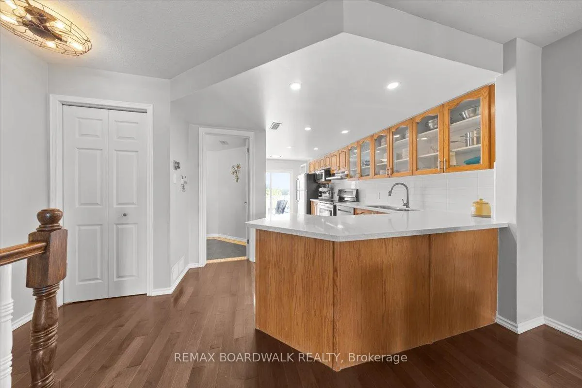Photo 4 of 366 Crownridge Drive, Ottawa, Kanata - Emerald Meadows/Trailwest — HOMEH