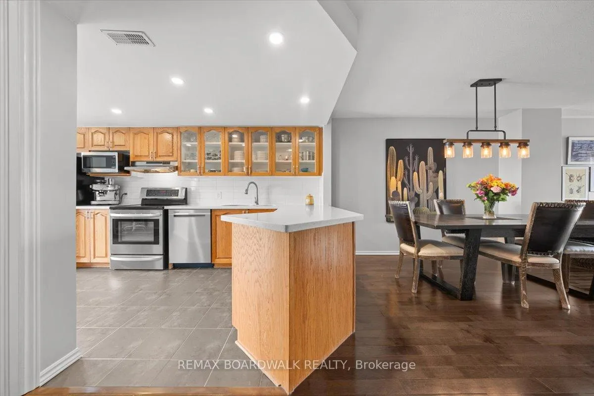 Photo 5 of 366 Crownridge Drive, Ottawa, Kanata - Emerald Meadows/Trailwest — HOMEH