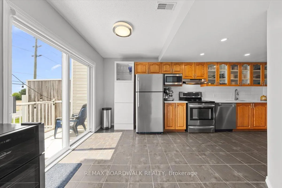Photo 11 of 366 Crownridge Drive, Ottawa, Kanata - Emerald Meadows/Trailwest — HOMEH