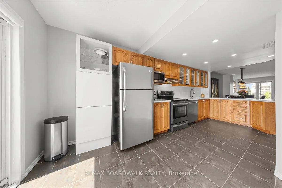 Photo 13 of 366 Crownridge Drive, Ottawa, Kanata - Emerald Meadows/Trailwest — HOMEH