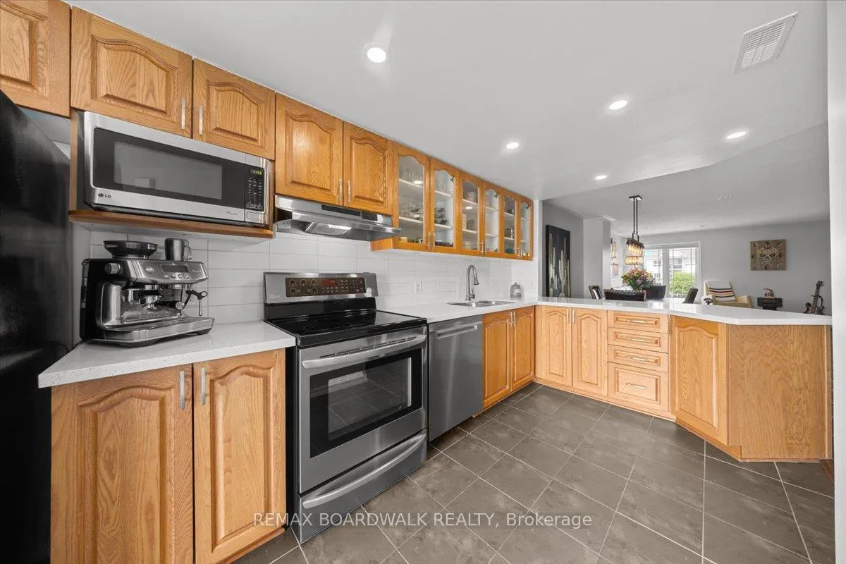 Photo 14 of 366 Crownridge Drive, Ottawa, Kanata - Emerald Meadows/Trailwest — HOMEH