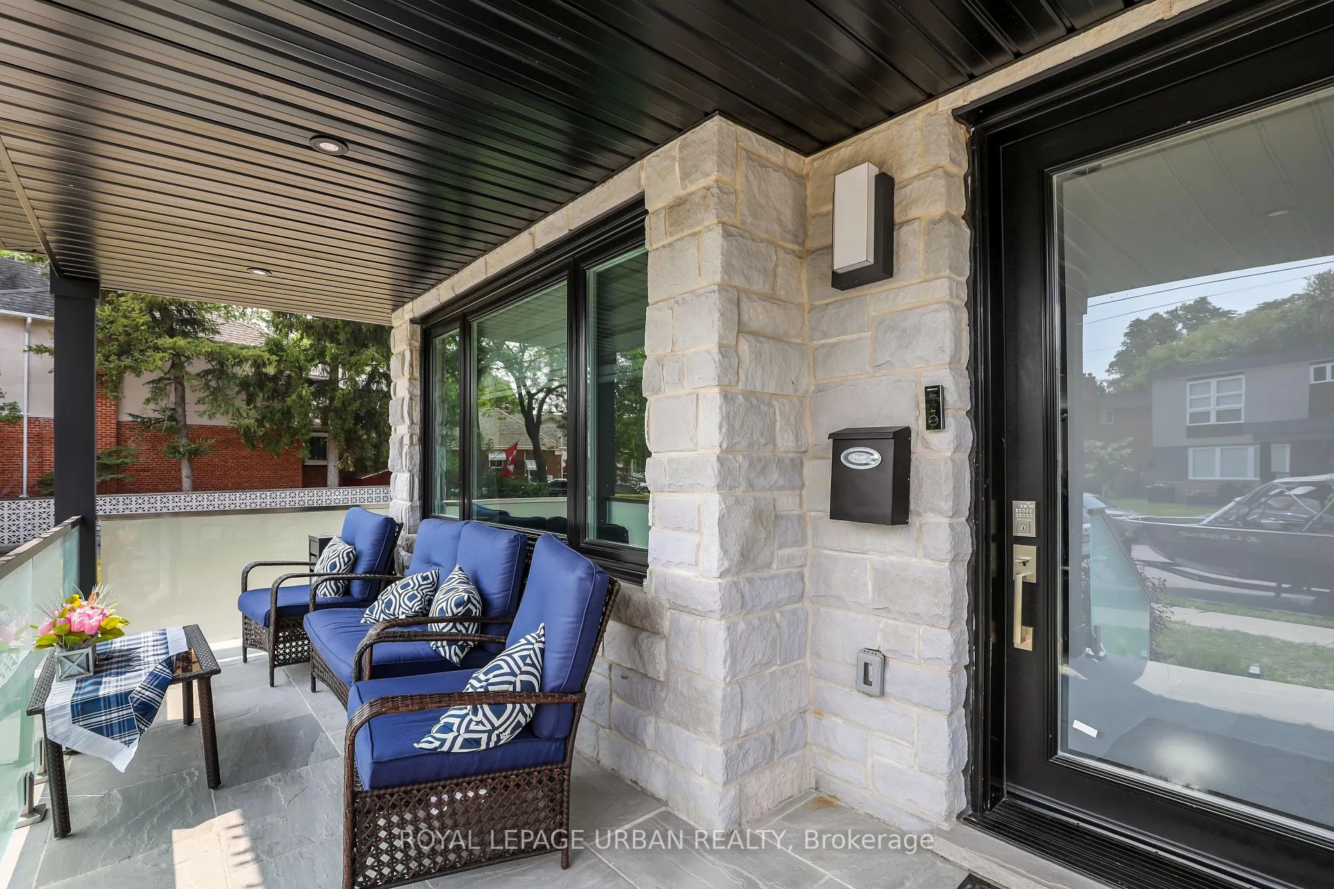 Front of 182 Parkview Hill Crescent